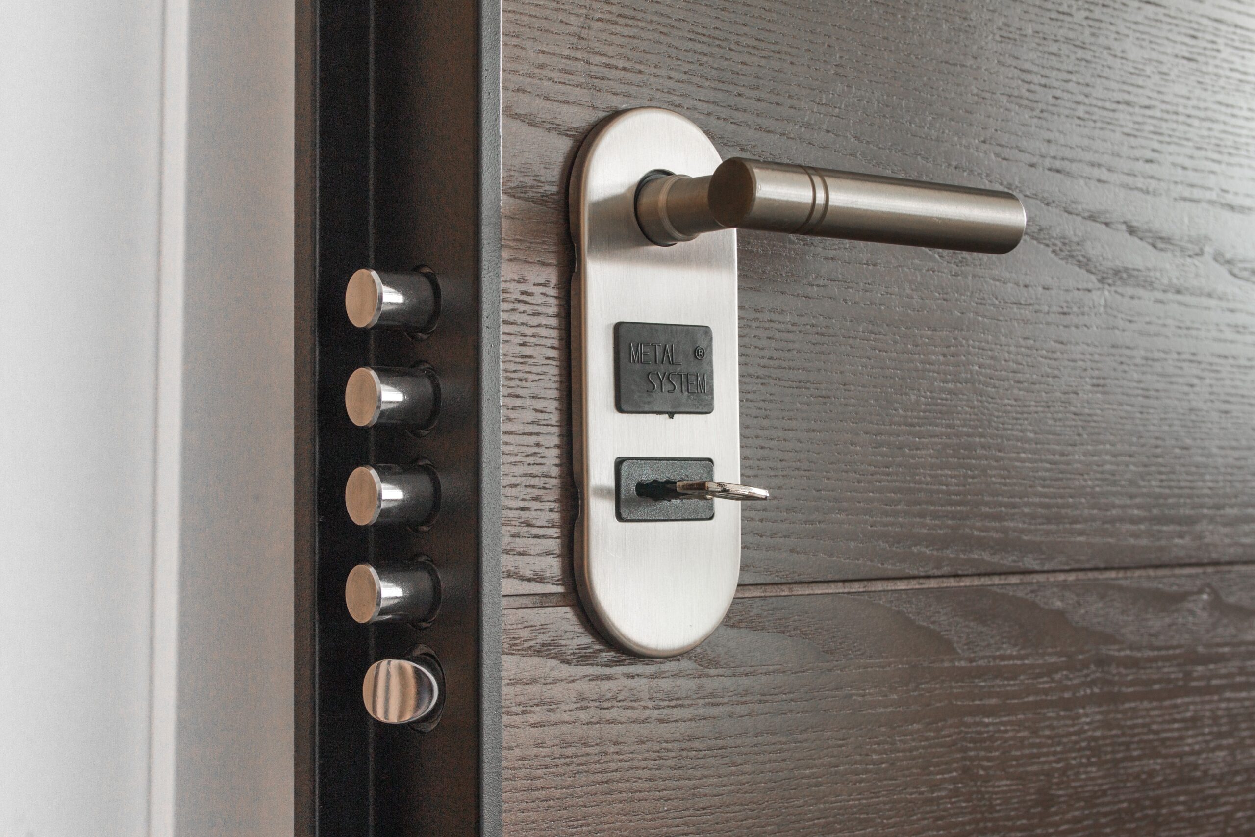 What Is a Transponder Key and How Does It Work?