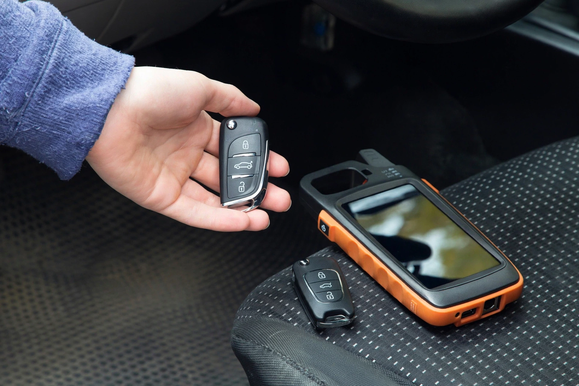 Precision laser key cutting for car key replacement